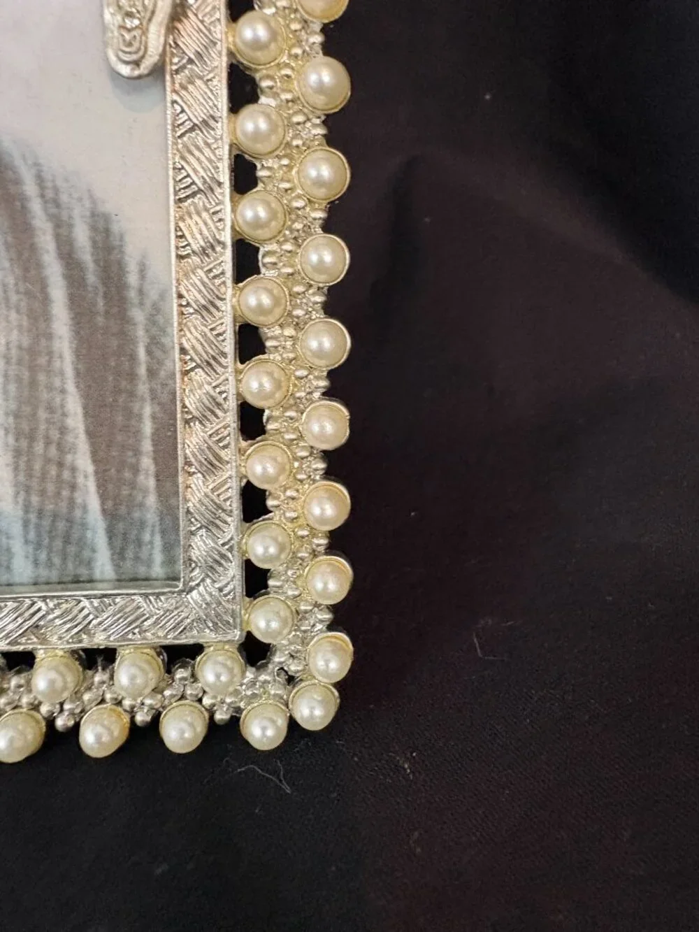 Vintage JBW Berkeley Designs 4x6 Pearl Picture Frame with Attached Silver Cross